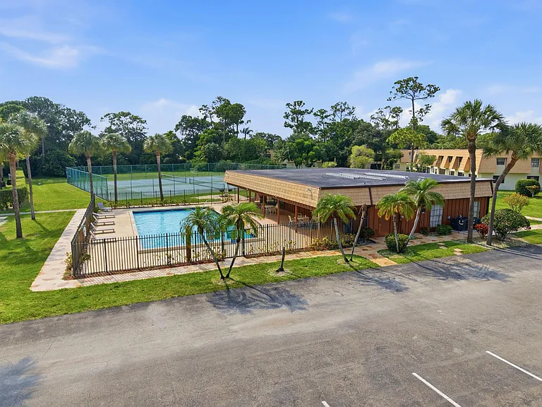 4535 Oak Terrace Dr — Photo 32
