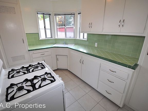 4th image of 11038 La Maida St #7401069
