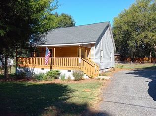 15 3rd St, La France, SC 29656