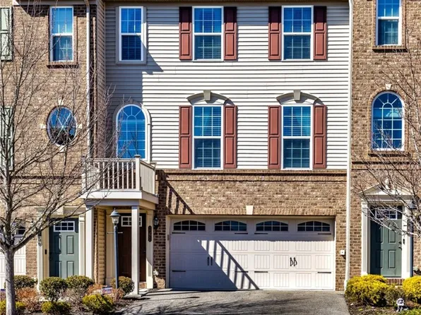 141 Mews Ln, Cranberry Township, PA 16066