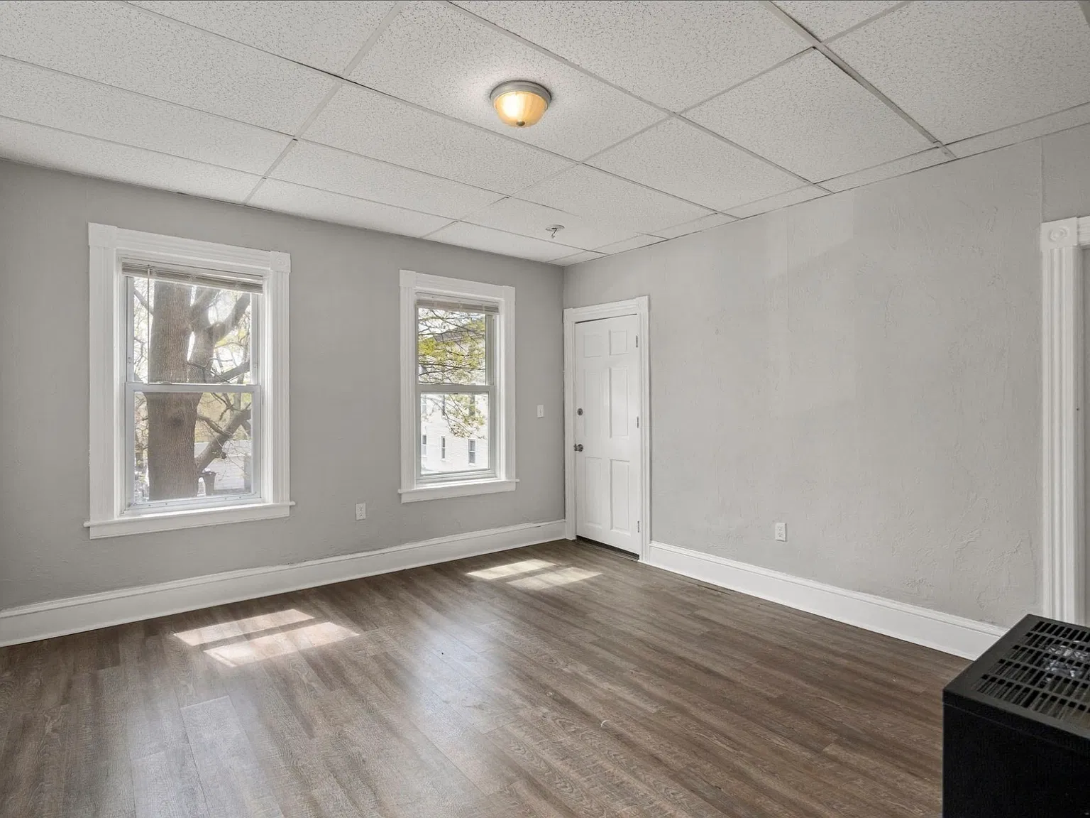 3 bed, 1.0 bath, 1080 sqft, $2,000 — Photo 3