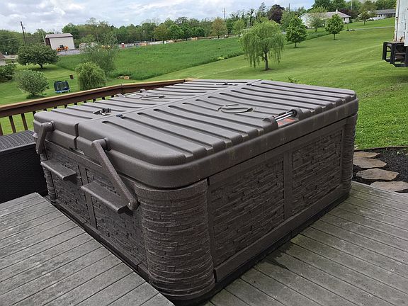 Strong Spa Hot Tub included