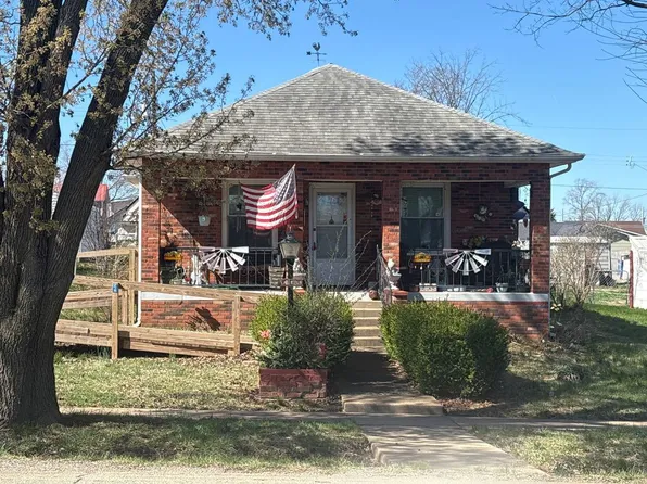 203 N School St, Desloge, MO 63601