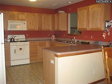 2nd image of 404 Villa East Dr #2