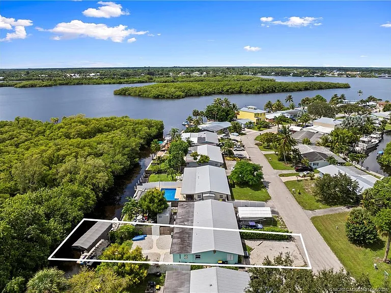 30 SW Hideaway Pl — Photo 35