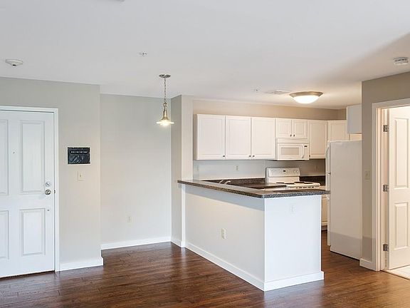 4th image of 30 Franklin St Unit 324