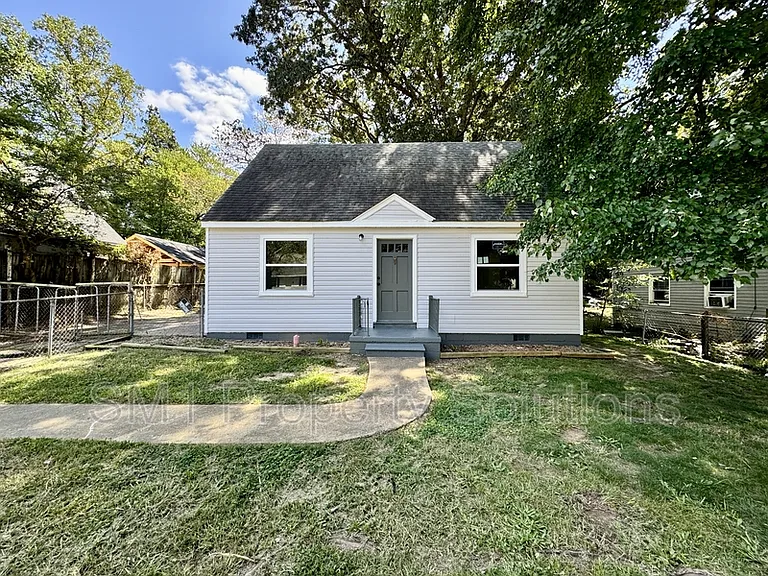1020 Nancy Ln SE — Photo 4