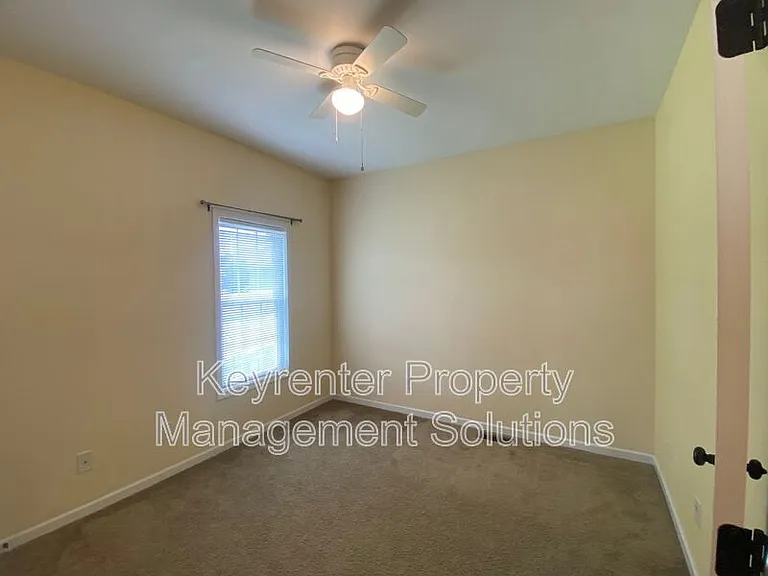 819 Geoffery St — Photo 11
