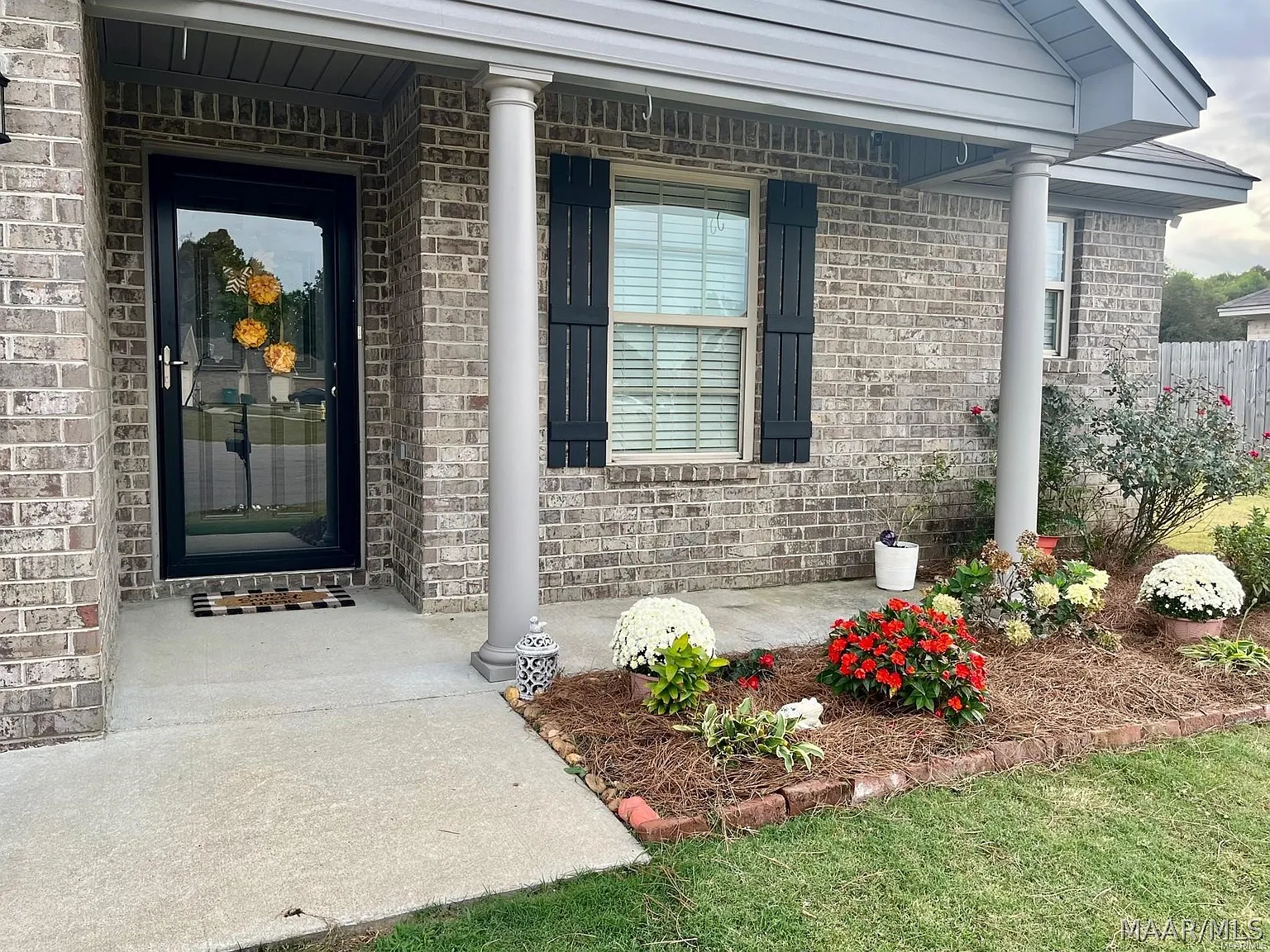 3 bed, 2.0 bath, 1446 sqft, $1,900 — Photo 3