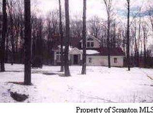 2 Covington Lake Dr, Gouldsboro, PA 18424