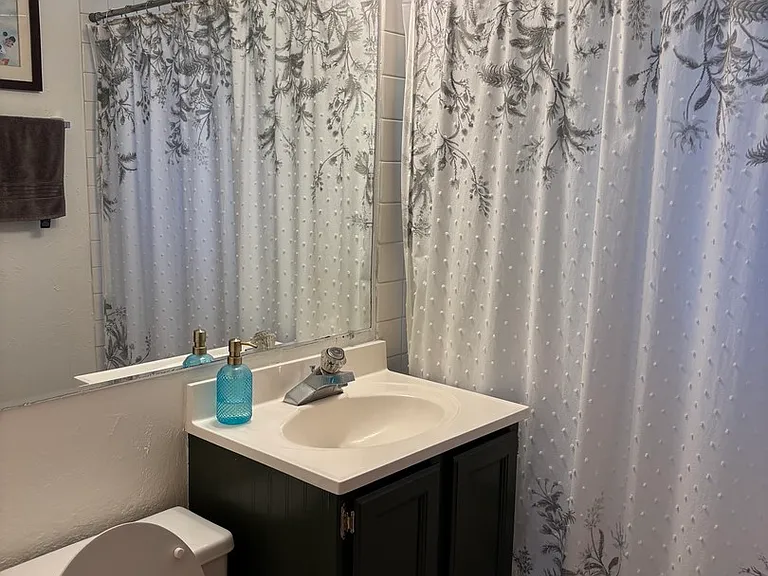 649 E Rockland Rd — Photo 12
