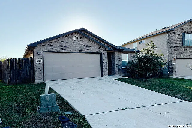 3 bed, 2.0 bath, 1345 sqft, $1,675 — Photo 2