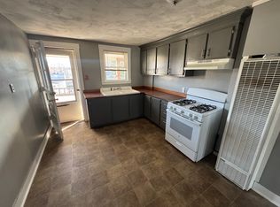 47 Oliver St APT 3, Southbridge, MA 01550