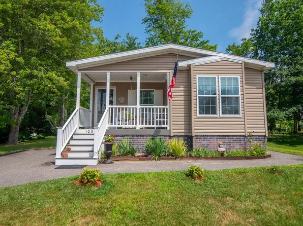 105 Robinhood Drive, Exeter, NH 03833