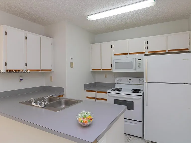 18304 NW 68th Ave #L — Photo 5