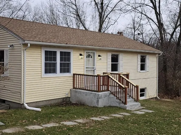 19 Hillcrest St, Springfield, MA 01109