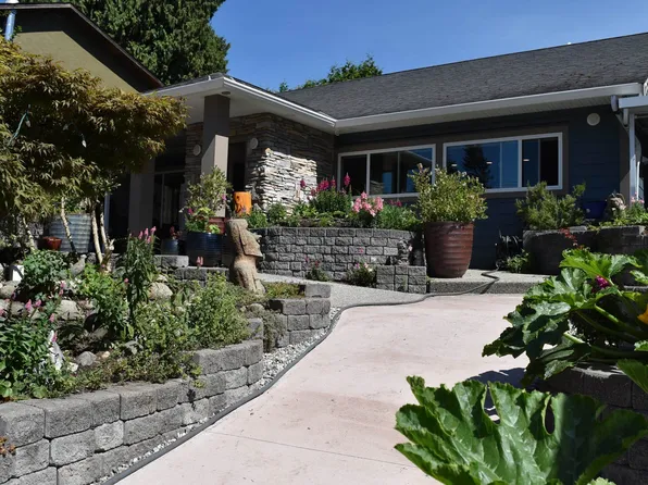 6166 Norwest Bay Rd, Sechelt, BC V7Z 0M2
