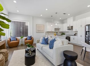 2450 N Garrett Ave #18, Dallas, TX 75206