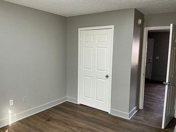 4th image of 430 Country Lane Dr #26