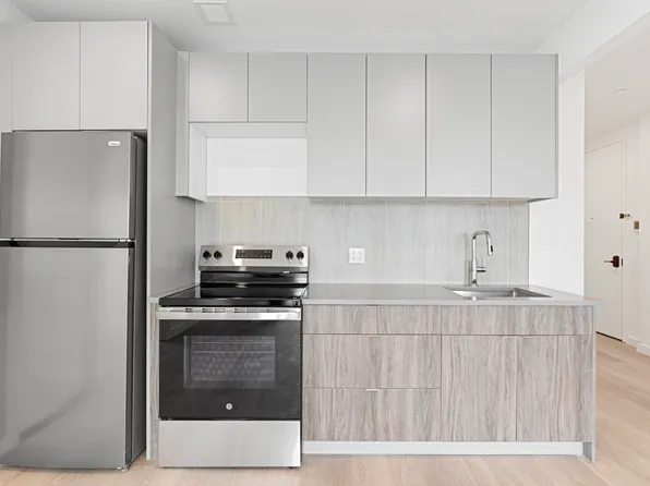 172-02 Hillside Avenue image 6 of 15