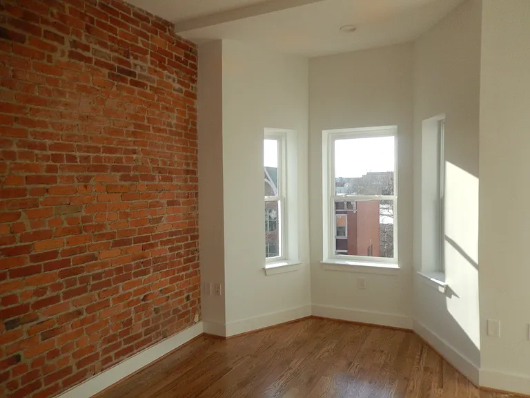 710 7th St SE #5BDRMS — Photo 33