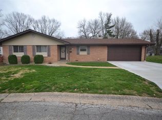 402 Rosewood Dr, Belleville, IL