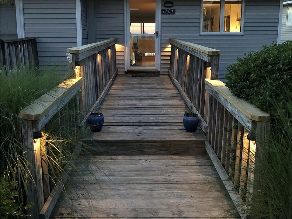 1st image of 1701 Bluffs Drive S