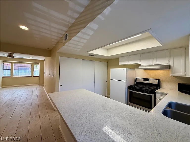 5923 Laredo St — Photo 9