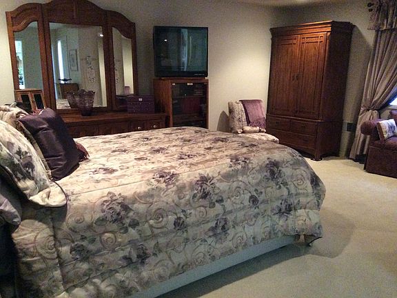 Upstairs Master Suite