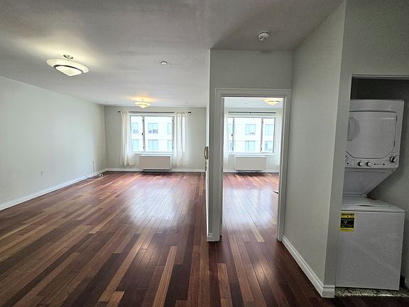 5th image of 30-85 Vernon Blvd #5J