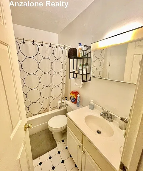17 Thacher St #4 — Photo 15