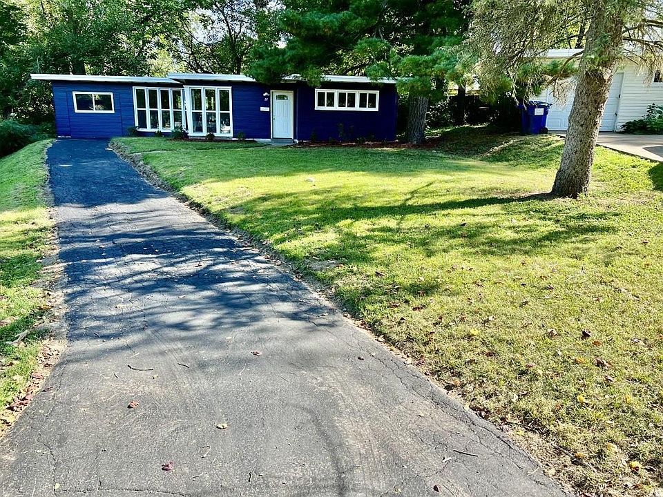 1st image of 22 Saint Laurence Dr