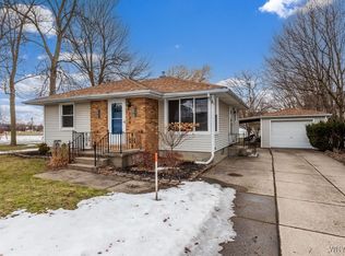 129 Milton St, Williamsville, NY 14221