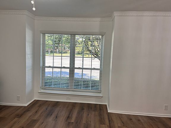 3rd image of 7928 Royal Ln #109