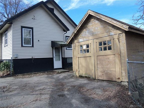 3rd image of 2300 Catalpa Dr