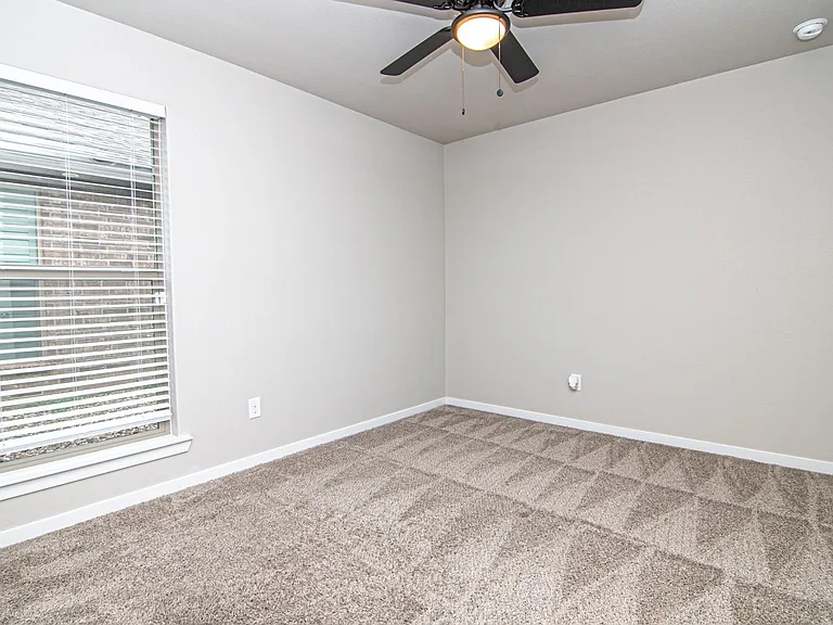 2524 Outlaw Ct — Photo 16