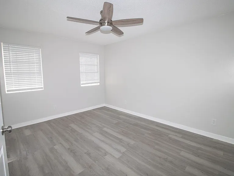Royal Ridge — Photo 20