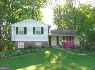 8225 Crown Court Rd, Alexandria, VA 22308