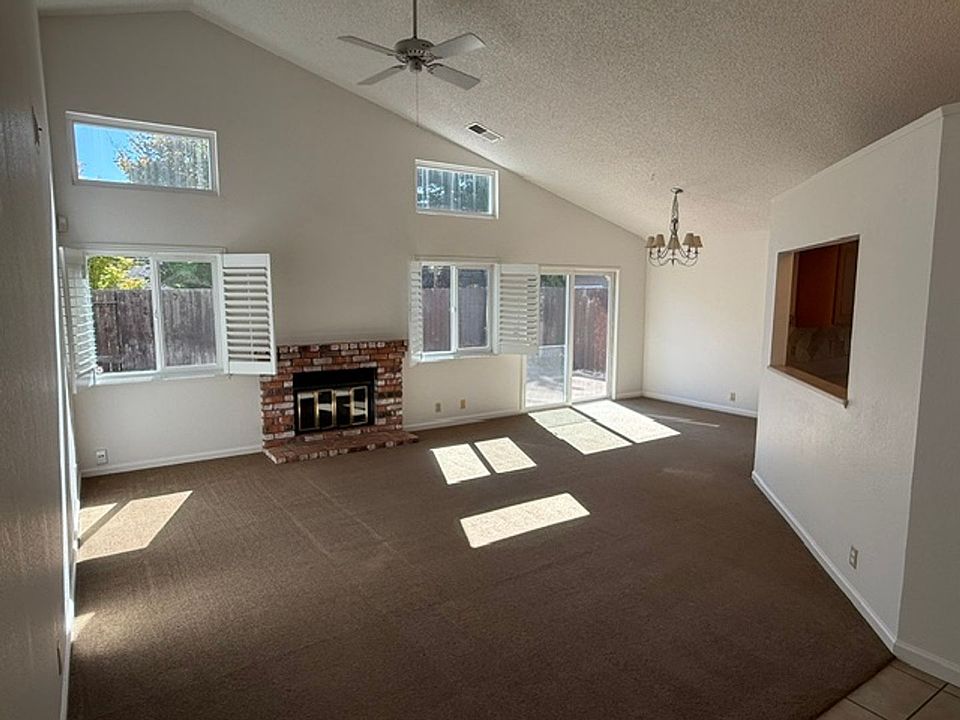 1st image of 512 Toyon Pl