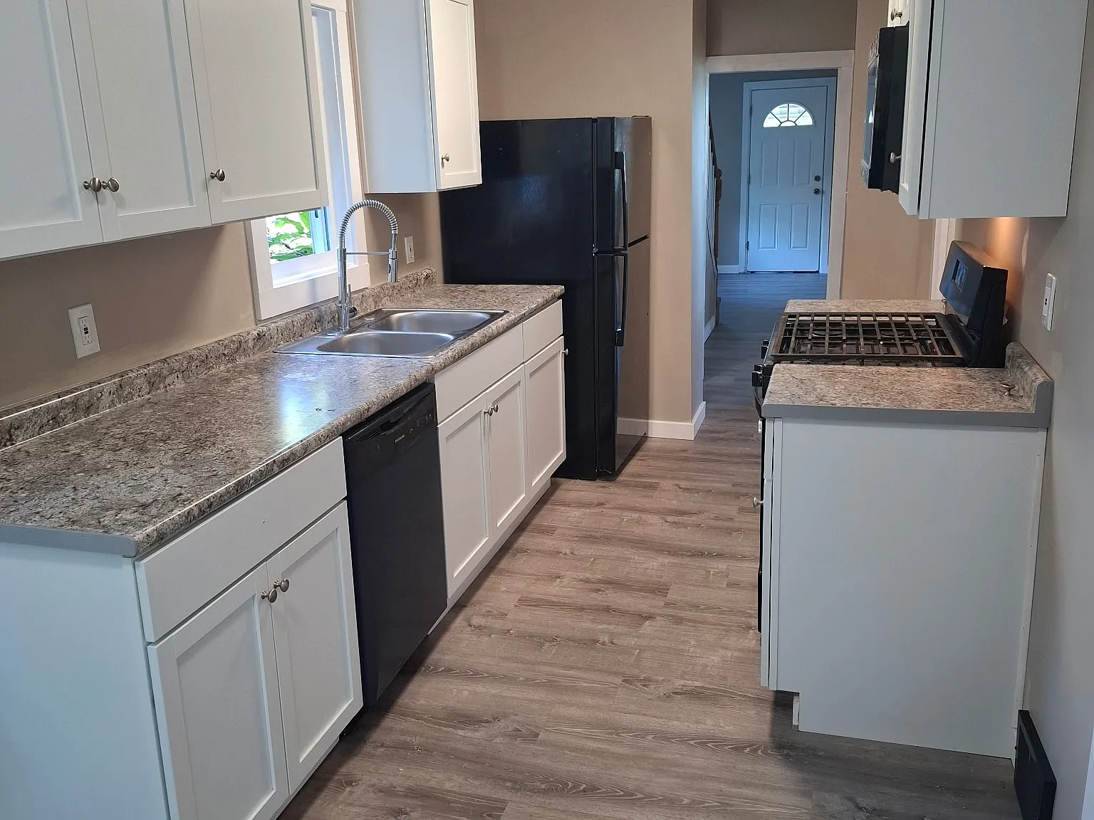 3 bed, 1560 sqft, $1,400 — Photo 2