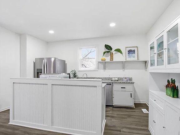 4th image of 508 4th St
