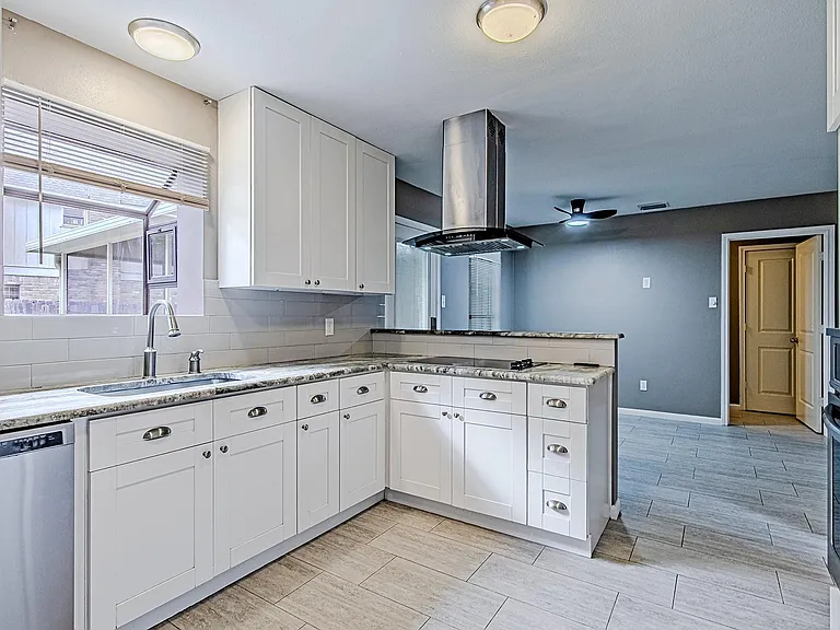 3323 Lost Hollow Dr — Photo 12
