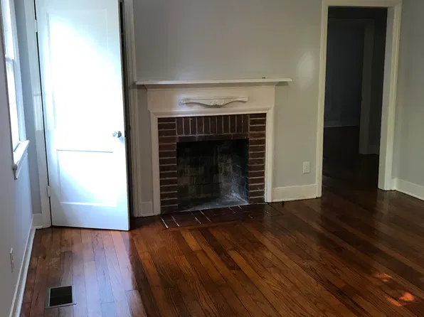 5204 Greenwood Ln, Mobile, AL 36608