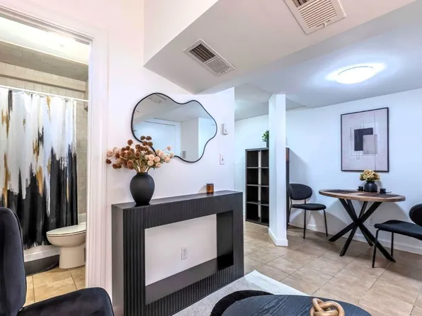 1 Dana St APT 2, Cambridge, MA 02138
