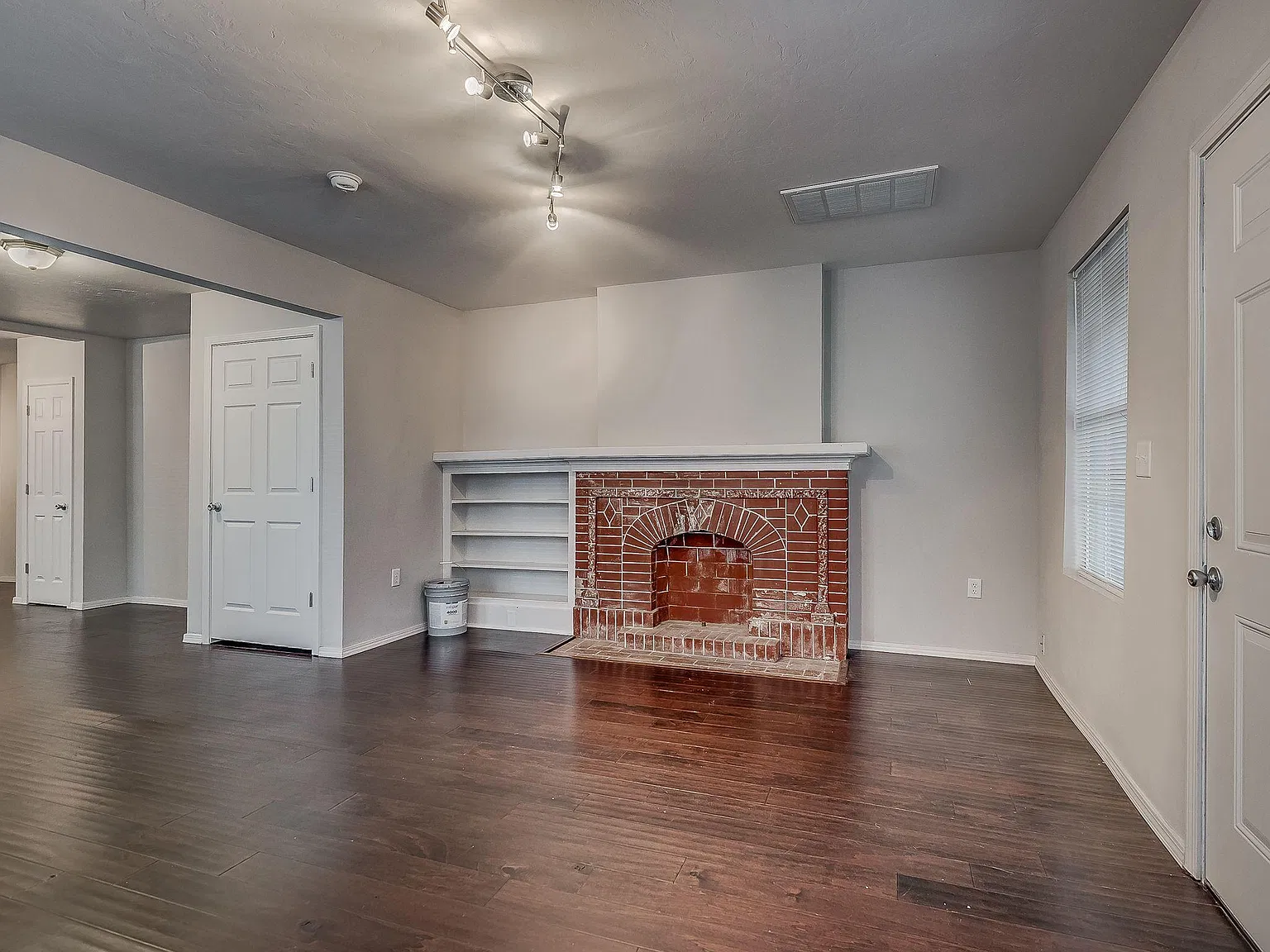 2 bed, 950 sqft, $1,250 — Photo 3