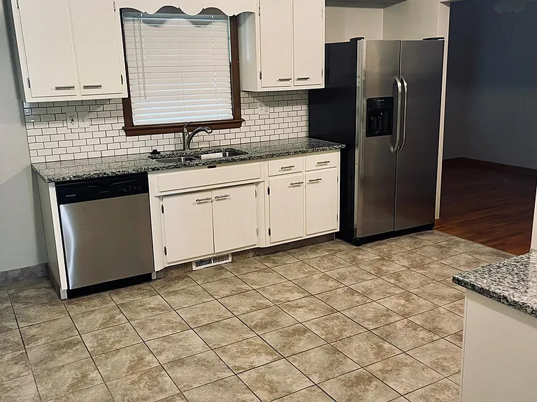 1308 Eastview Rd — Photo 4