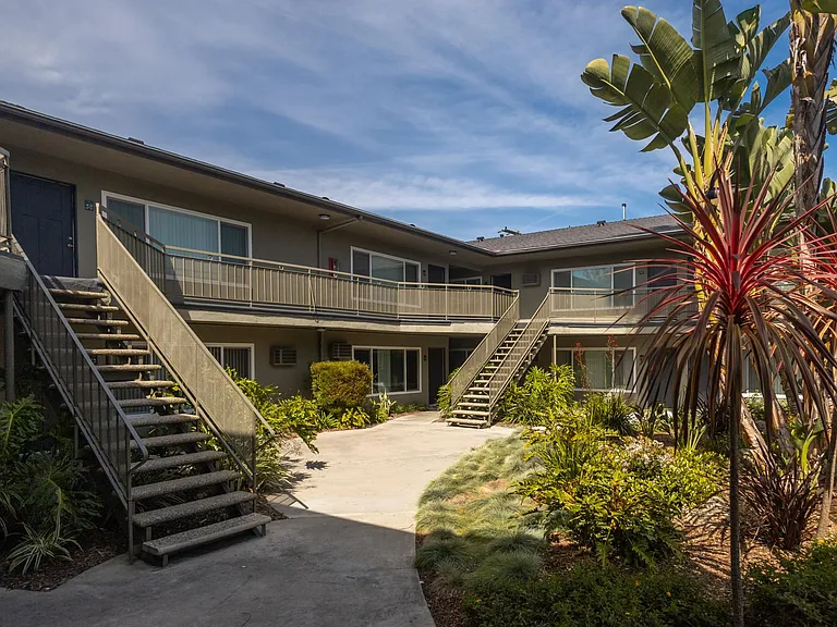 Royal Palms — Photo 8