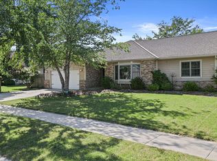 405 Ridgefield Pass, Hartford, WI 53027