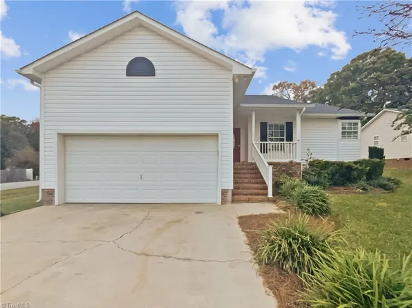 1317 Trinity St, Thomasville, NC 27360