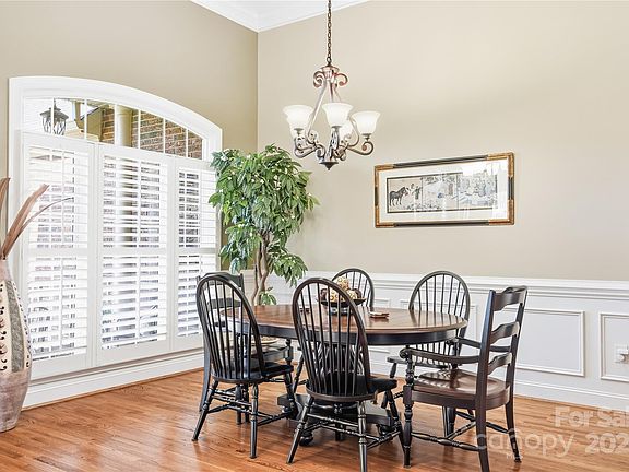 3rd image of 506 Ballymote Ct